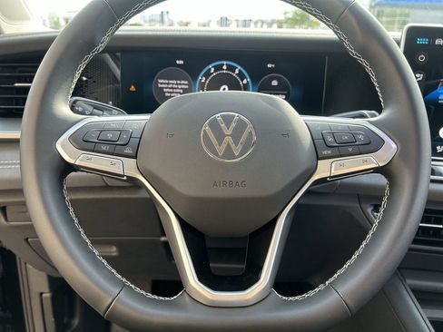 New 2026 Volkswagen Tiguan SE FWD image 19