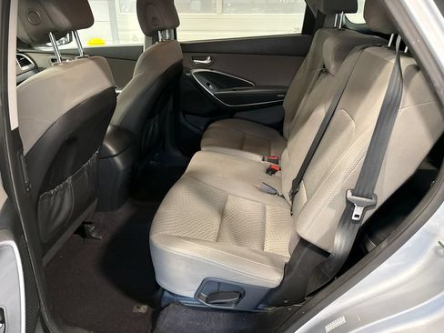 Used 2017 Hyundai Santa Fe SE AWD/4WD image 9
