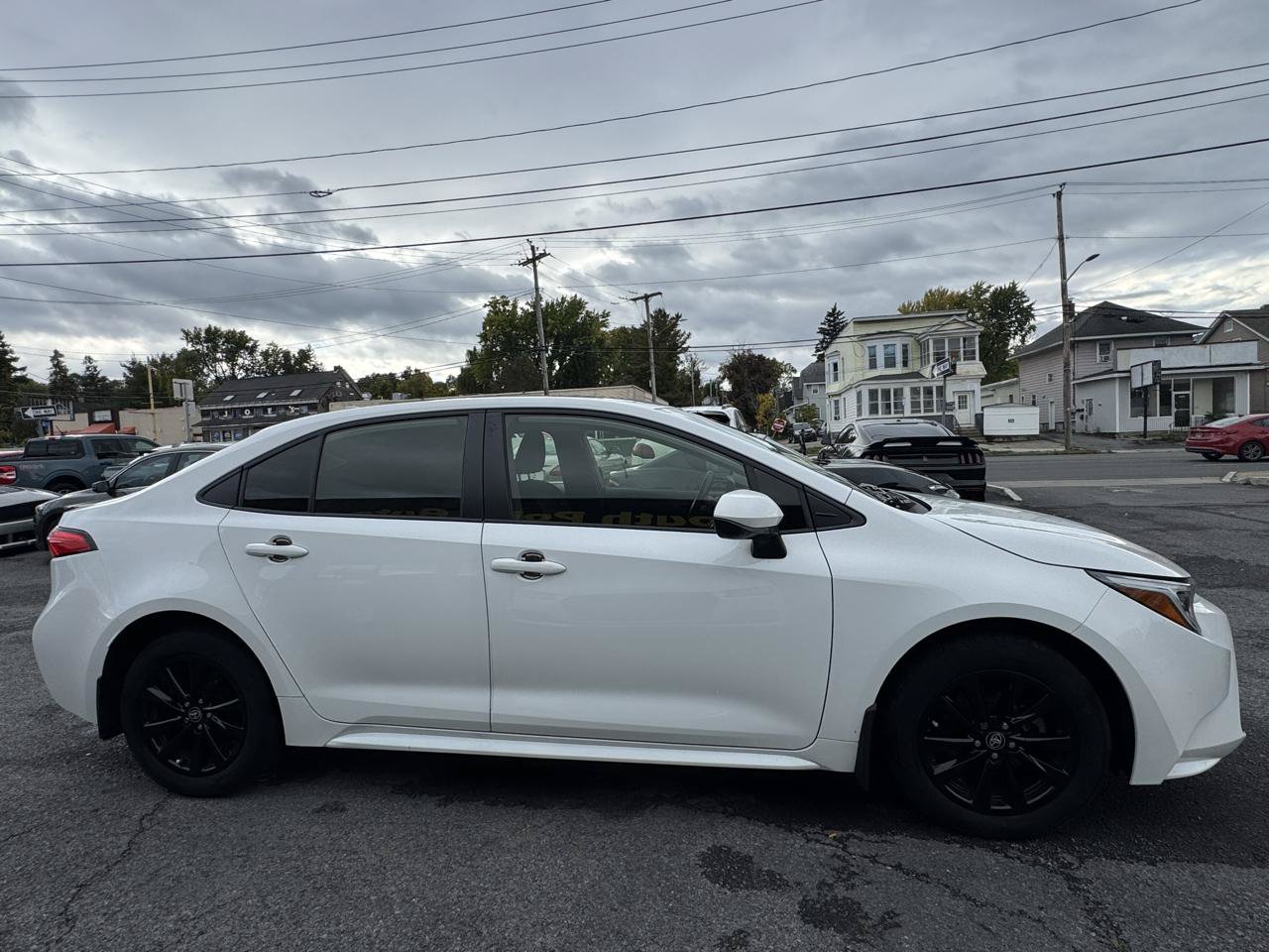 Used 2023 Toyota Corolla LE w/ LE Convenience Package FWD image 5