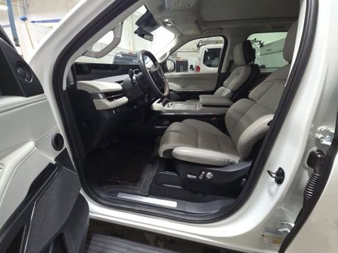 Used 2025 Lincoln Navigator Reserve image 18