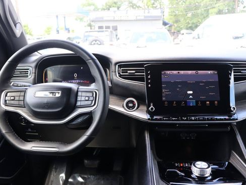 Used 2024 Jeep Wagoneer Series II w/ Flexible Seating Group AWD/4WD image 19