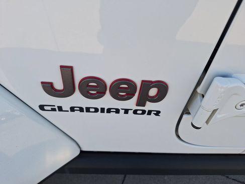 Used 2022 Jeep Gladiator Rubicon w/ LED Lighting Group AWD/4WD image 12