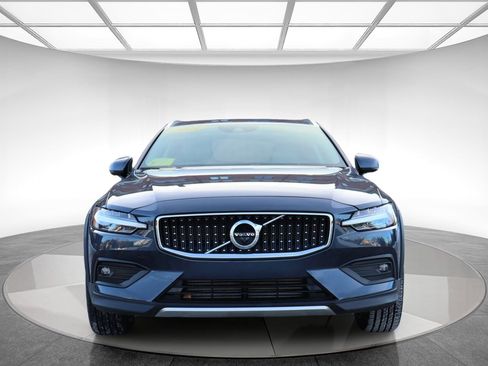 Used 2021 Volvo V60 T5 Cross Country w/ Protection Package image 2