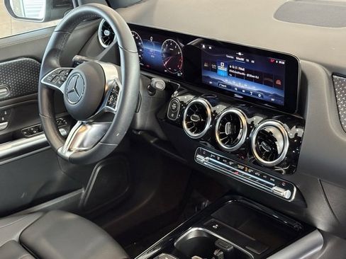 Certified 2025 Mercedes-Benz GLA 250 image 28