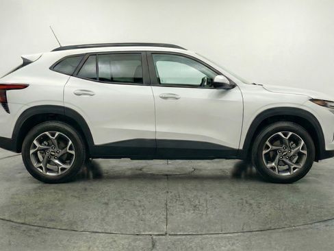 Used 2025 Chevrolet Trax LT image 11