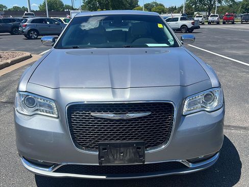 Used 2016 Chrysler 300 C RWD image 13