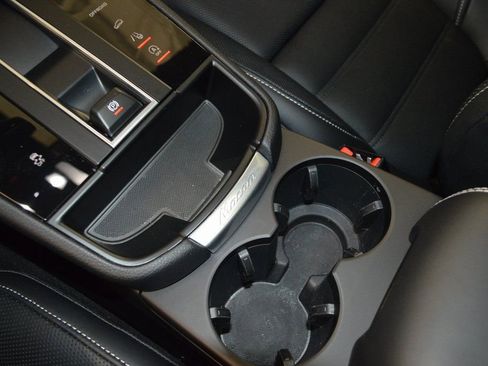 Used 2025 Porsche Macan image 35