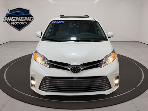 Used 2020 Toyota Sienna XLE Premium w/ Carpet Mat Package image 10