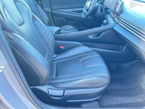 Used 2025 Hyundai Elantra Limited image 36