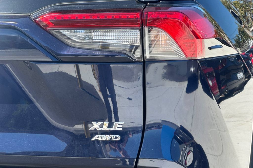 Used 2021 Toyota RAV4 XLE AWD/4WD image 35