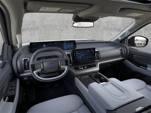 New 2025 Ford Expedition Platinum w/ Platinum Ultimate Package image 9