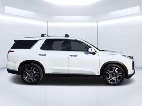 Used 2024 Hyundai Palisade Limited FWD image 2