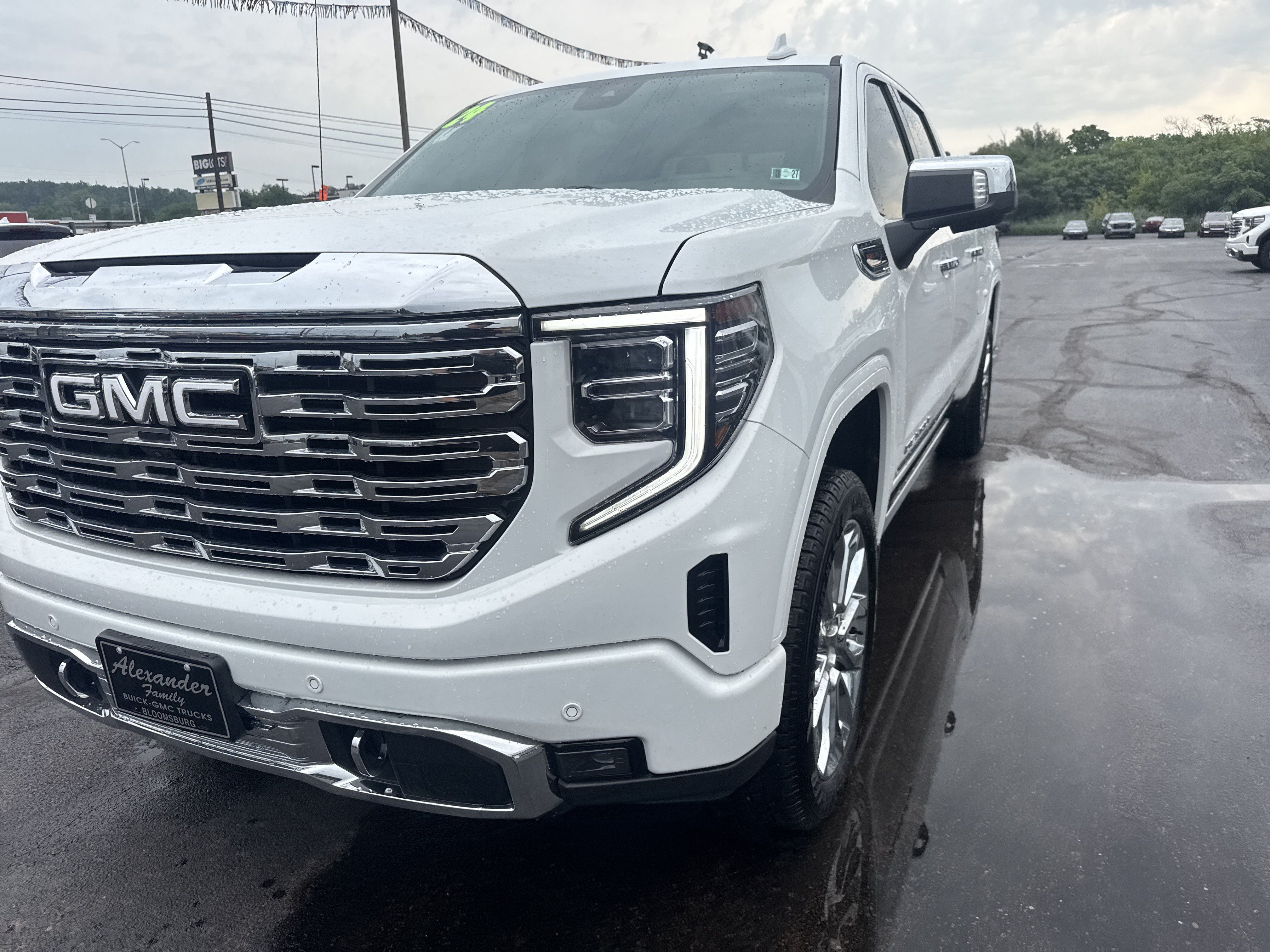 Used 2024 GMC Sierra 1500 Denali w/ Denali Reserve Package AWD/4WD image 10
