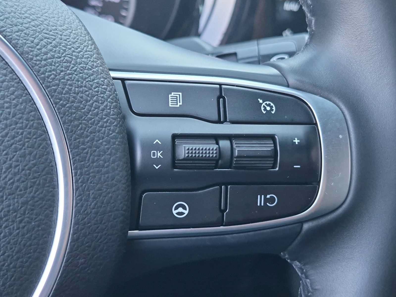 Used 2022 Kia K5 GT-Line FWD image 24