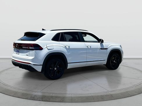 Used 2026 Volkswagen Atlas Cross Sport SEL R-Line AWD/4WD image 8