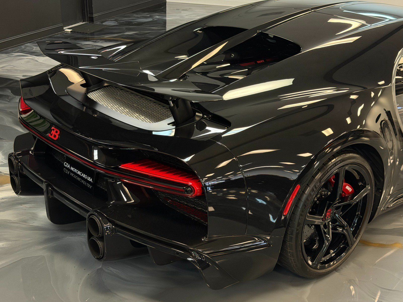Used 2024 Bugatti Chiron Super Sport AWD/4WD image 16