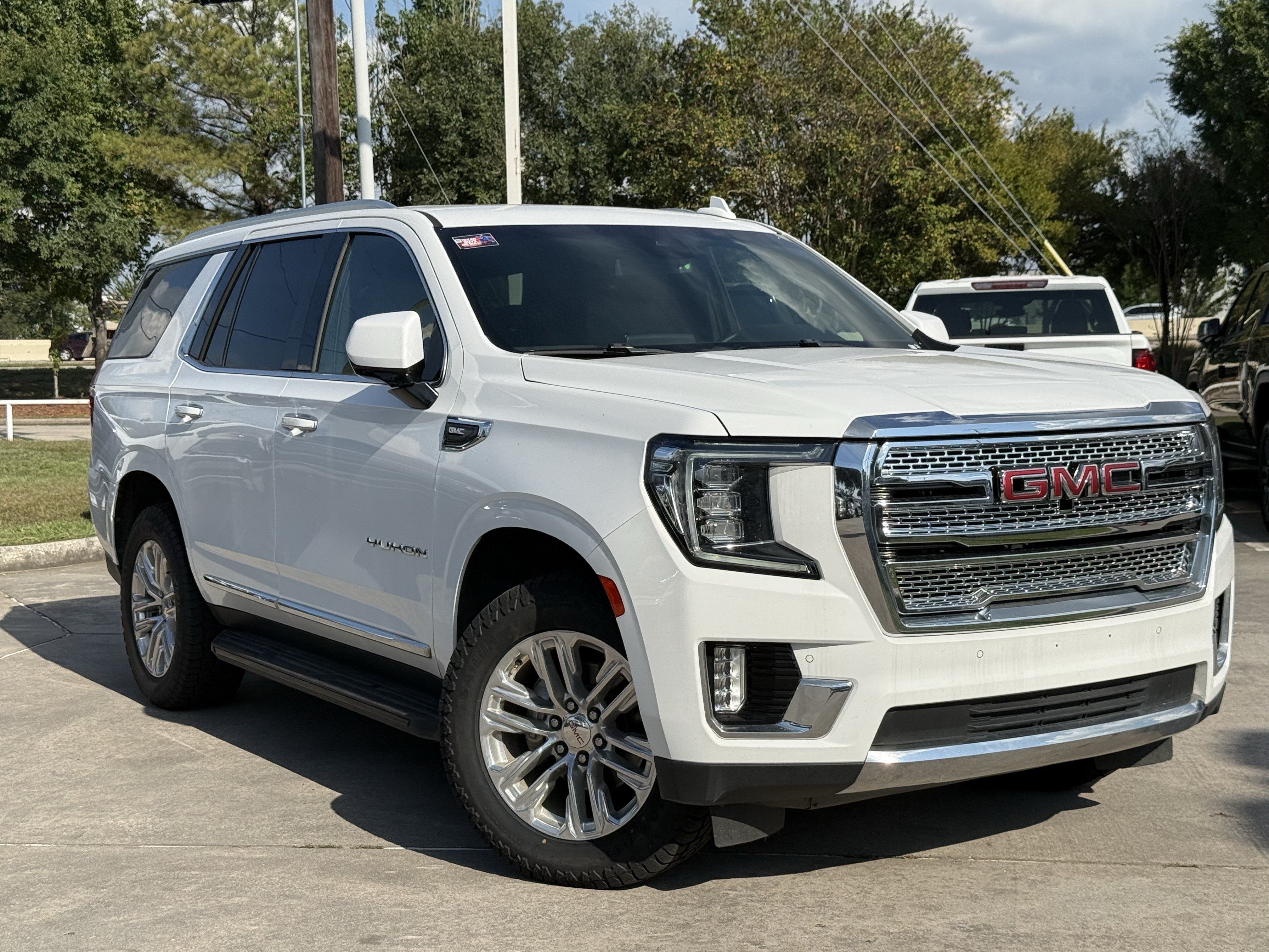 Used 2024 GMC Yukon SLT AWD/4WD image 2