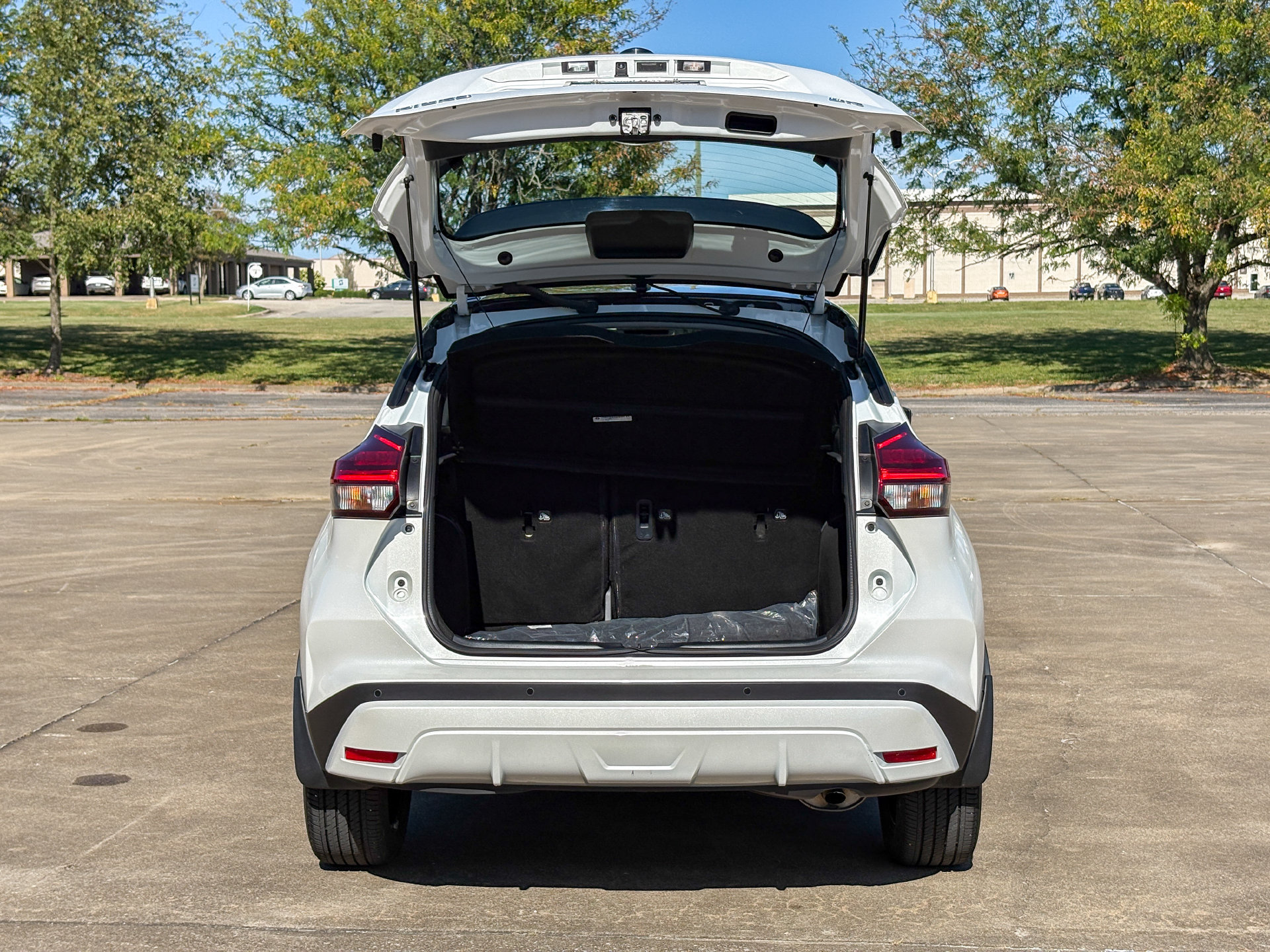 Used 2024 Nissan Kicks SR w/ SR Premium Package FWD image 31