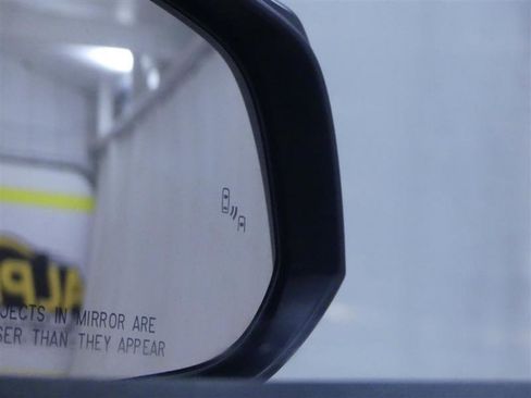 Used 2021 Toyota Highlander XLE image 27