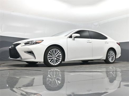 Used 2016 Lexus ES 350 w/ Luxury Package w/Wood Trim image 47