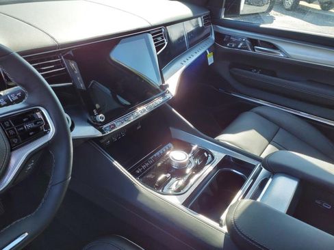 New 2023 Jeep Grand Wagoneer Series II image 19