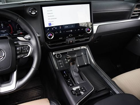 Used 2025 Lexus GX 550 image 19