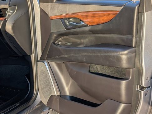 Used 2020 Cadillac Escalade Premium Luxury image 38