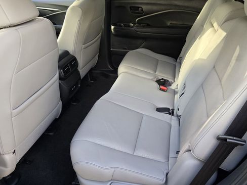 Used 2025 Honda Passport EX-L image 11