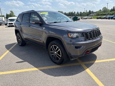 Used 2017 Jeep Grand Cherokee Trailhawk AWD/4WD image 1