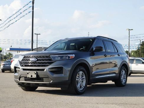 Certified 2024 Ford Explorer XLT RWD image 2