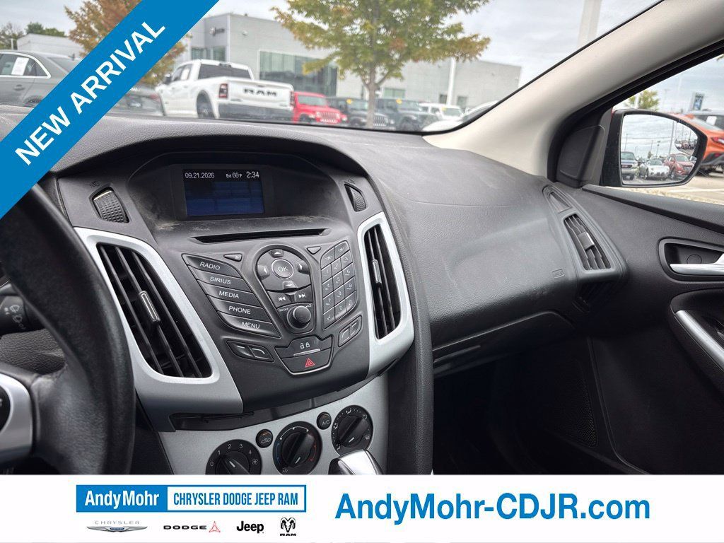 Used 2014 Ford Focus SE w/ Equipment Group 201A FWD image 10