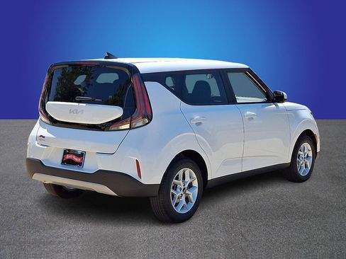 Used 2025 Kia Soul LX w/ LX Technology Package FWD image 4