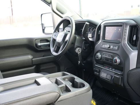 Used 2022 GMC Sierra 3500 Pro w/ Convenience Package image 16