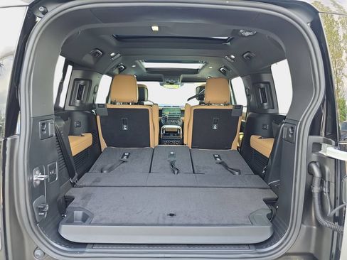 New 2026 Land Rover Defender 130 X-Dynamic SE AWD/4WD image 12