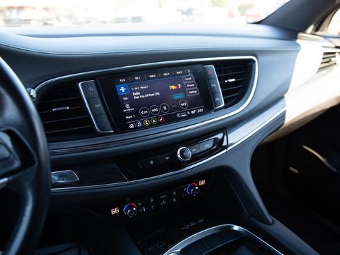 Used 2024 Buick Enclave Premium image 13