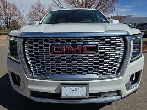 Used 2021 GMC Yukon Denali w/ Denali Premium Package image 9