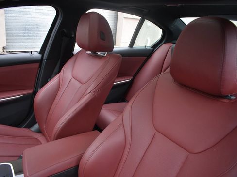 Used 2024 BMW 330i Sedan w/ Convenience Package image 10