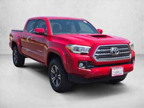 Used 2017 Toyota Tacoma TRD Sport w/ Tow Package RWD image 3