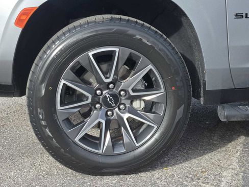 Certified 2024 Chevrolet Suburban Z71 w/ Luxury Package image 12