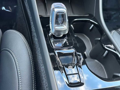 New 2026 Volvo XC40 B5 Ultra w/ Climate Package image 32