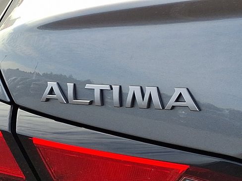 Used 2024 Nissan Altima 2.5 SV image 17