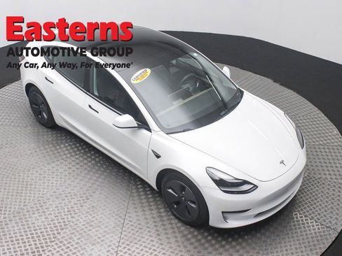 Used 2023 Tesla Model 3 Standard Range image 3