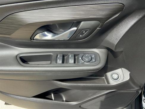 Used 2024 GMC Terrain SLE w/ Driver Convenience Package FWD image 12