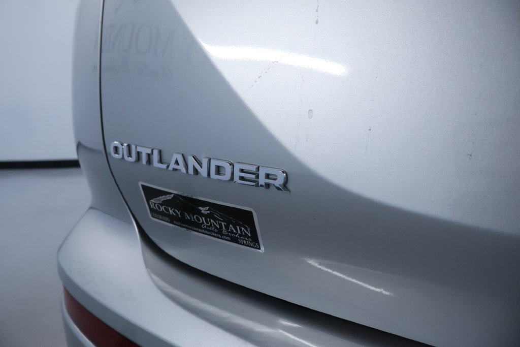 Used 2025 Mitsubishi Outlander SE AWD/4WD image 10