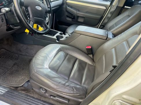 Used 2003 Ford Explorer XLT image 5