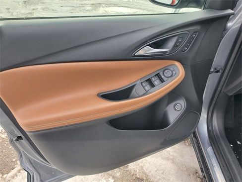 Used 2020 Buick Encore GX Essence image 8