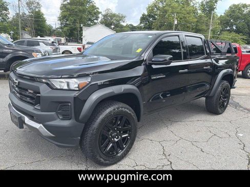 Used 2023 Chevrolet Colorado Trail Boss w/ Technology Package AWD/4WD image 3