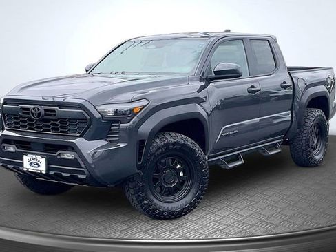 Used 2025 Toyota Tacoma TRD Off-Road AWD/4WD image 11
