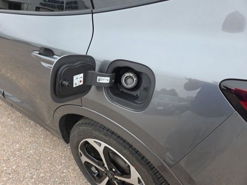 Certified 2025 Ford Escape ST-Line Elite w/ Premium Technology Package image 18