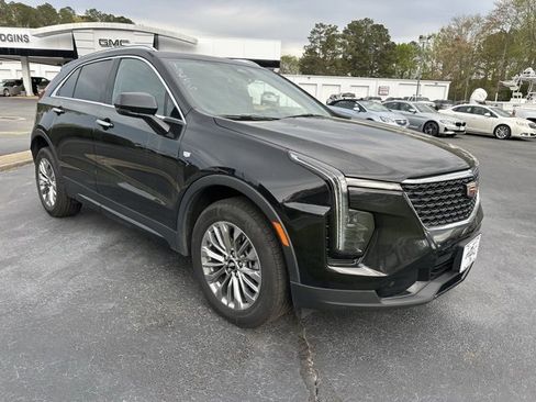 Used 2024 Cadillac XT4 Premium Luxury image 3